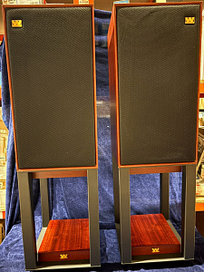 Полочная акустическая система со стойками Wharfedale 85th Anniversary Linton with stands Цвет: Красное Дерево [MAHOGANY]